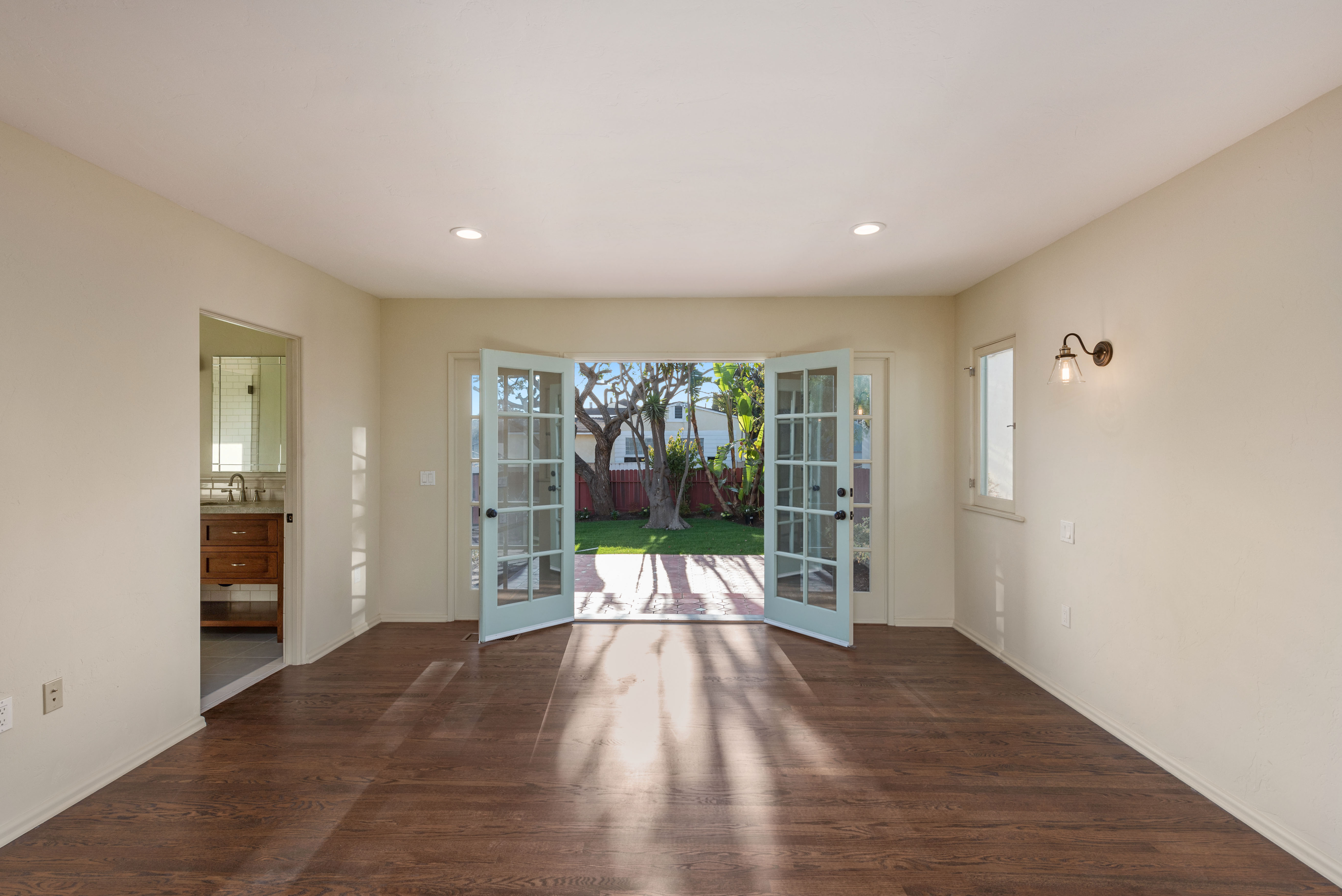 2262 Cloverfield, Santa Monica, California 90405, 3 Bedrooms Bedrooms, ,2 BathroomsBathrooms,Home,For Rent,Cloverfield,1101