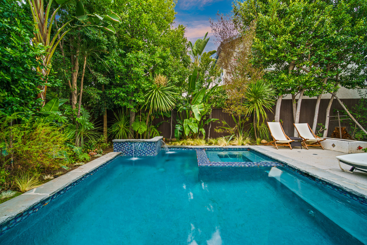 16526 Las Casas Place, Pacific Palisades, California 90272, 4 Bedrooms Bedrooms, ,5 BathroomsBathrooms,Home,For Sale,Las Casas Place,1115