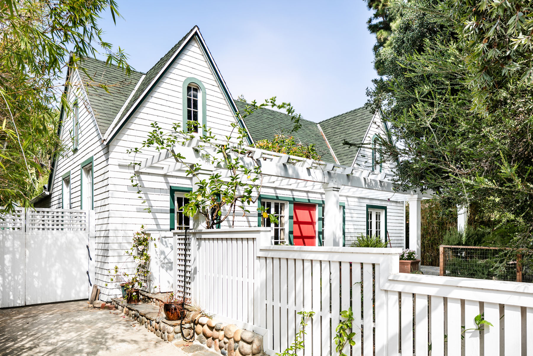 343 Sycamore Rd.,Santa Monica,California 90402,3 Bedrooms Bedrooms,3 BathroomsBathrooms,Home,Sycamore Rd.,1042