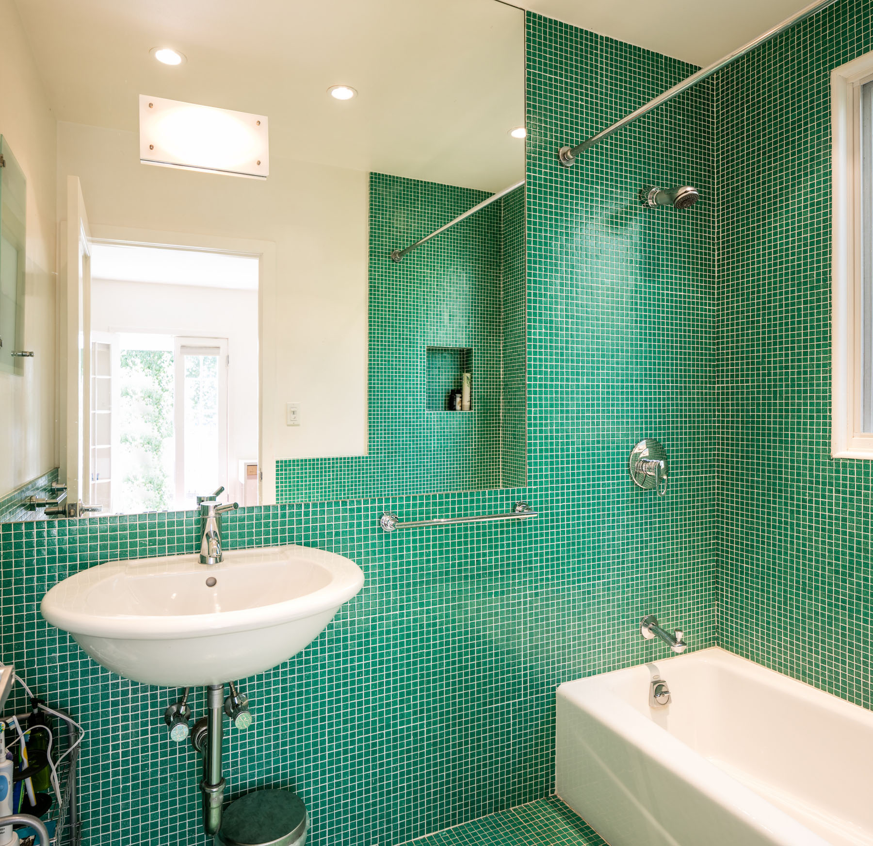 343 Sycamore Rd.,Santa Monica,California 90402,3 Bedrooms Bedrooms,3 BathroomsBathrooms,Home,Sycamore Rd.,1042