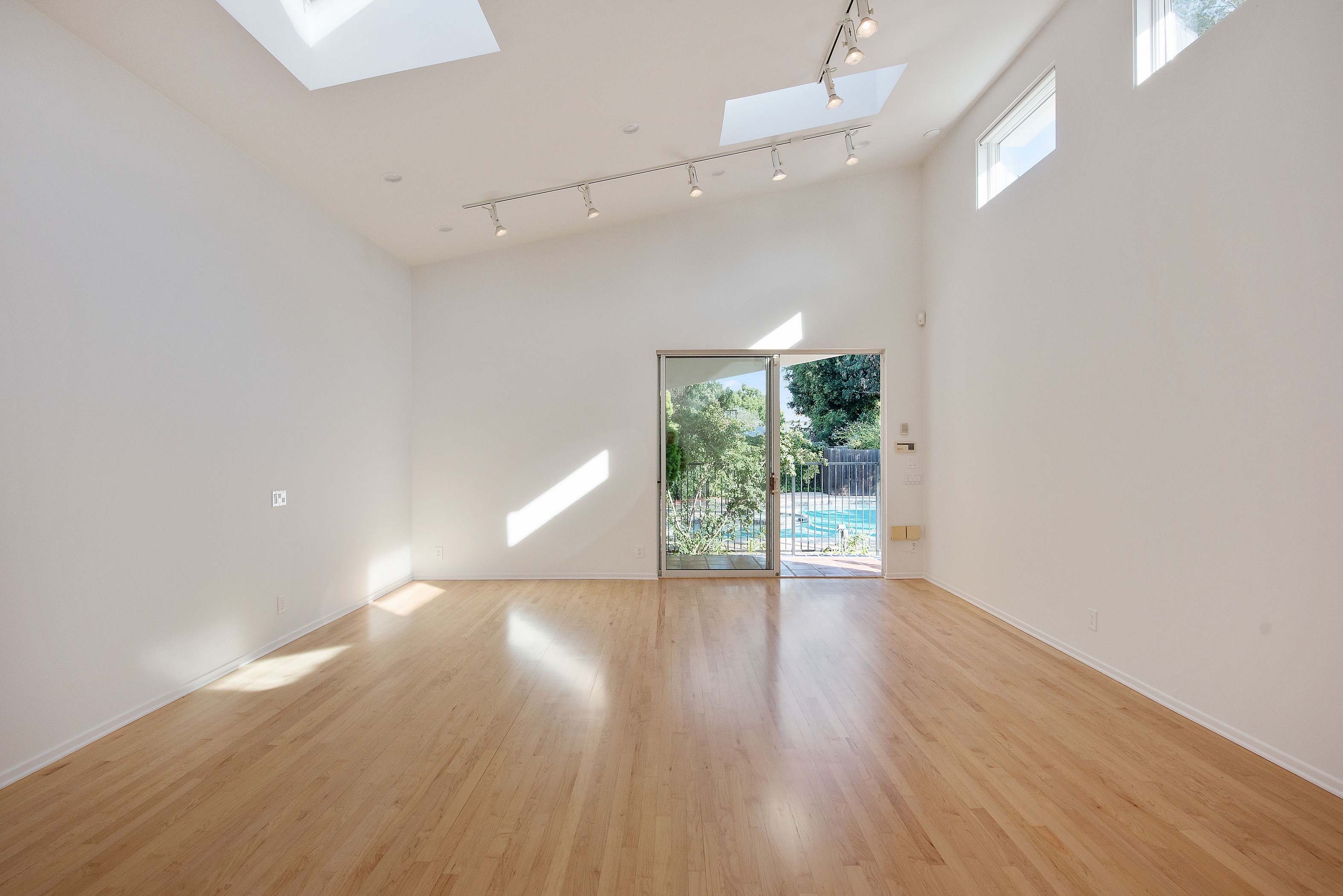 556 swarthmore,California 90272,2 Bedrooms Bedrooms,2 BathroomsBathrooms,Home,swarthmore,1063