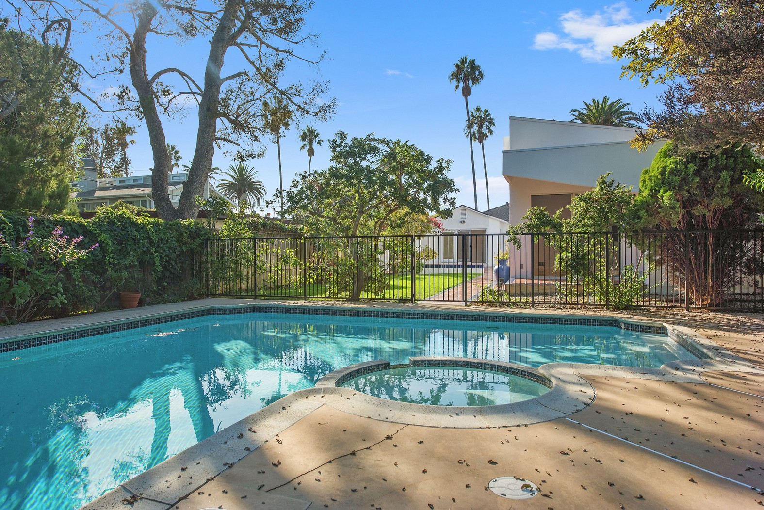 556 swarthmore,California 90272,2 Bedrooms Bedrooms,2 BathroomsBathrooms,Home,swarthmore,1063
