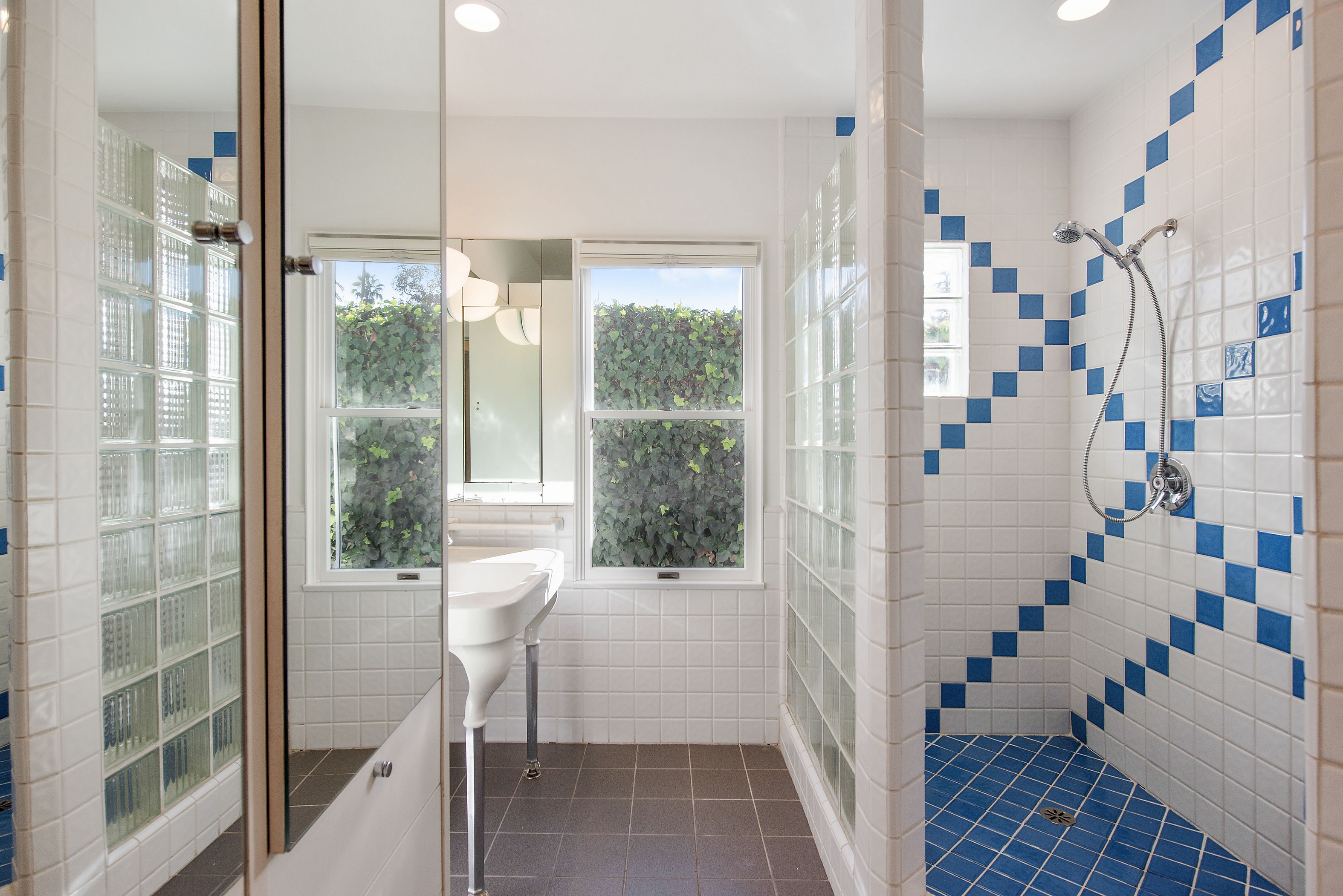 556 swarthmore,California 90272,2 Bedrooms Bedrooms,2 BathroomsBathrooms,Home,swarthmore,1063