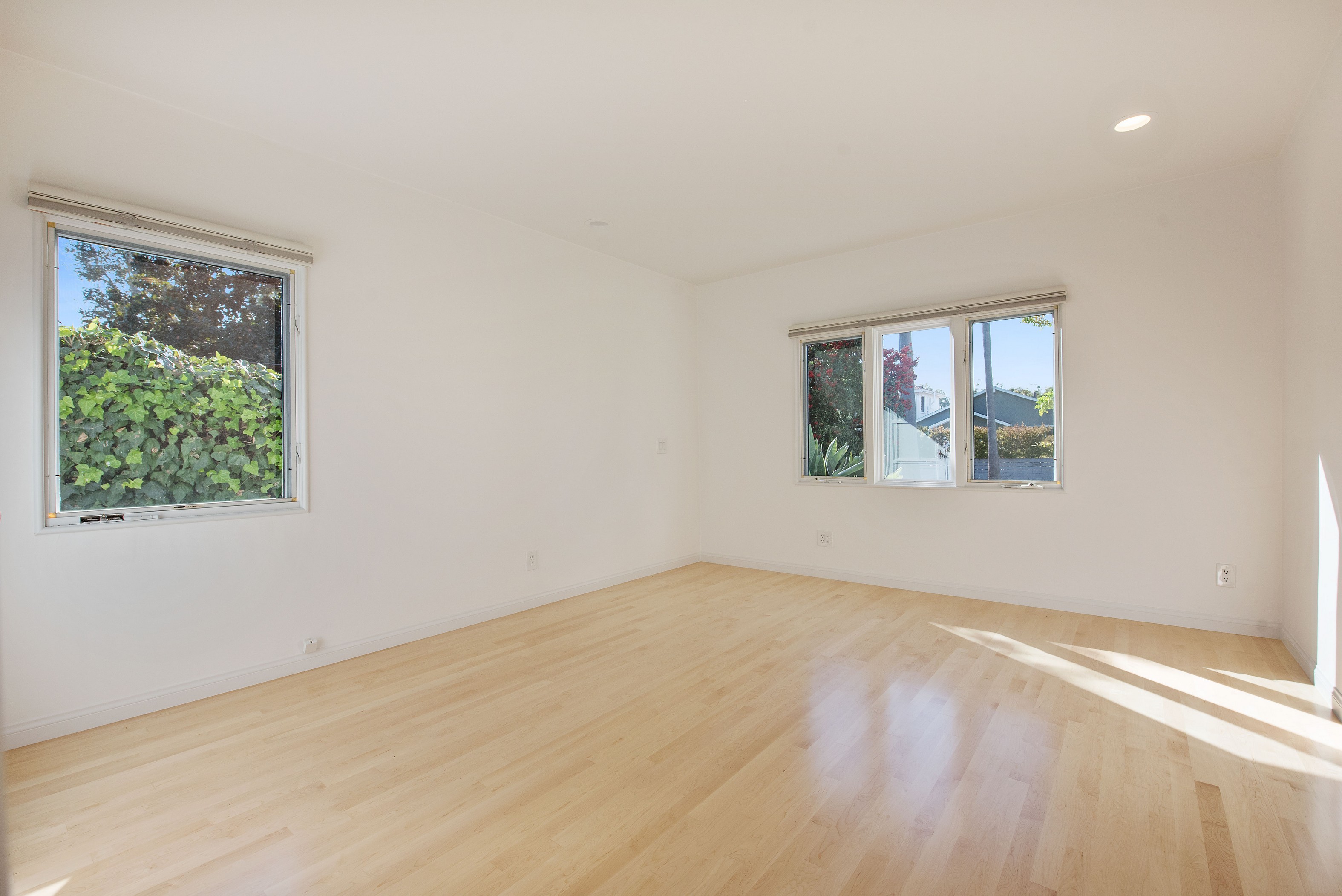 556 swarthmore,California 90272,2 Bedrooms Bedrooms,2 BathroomsBathrooms,Home,swarthmore,1063